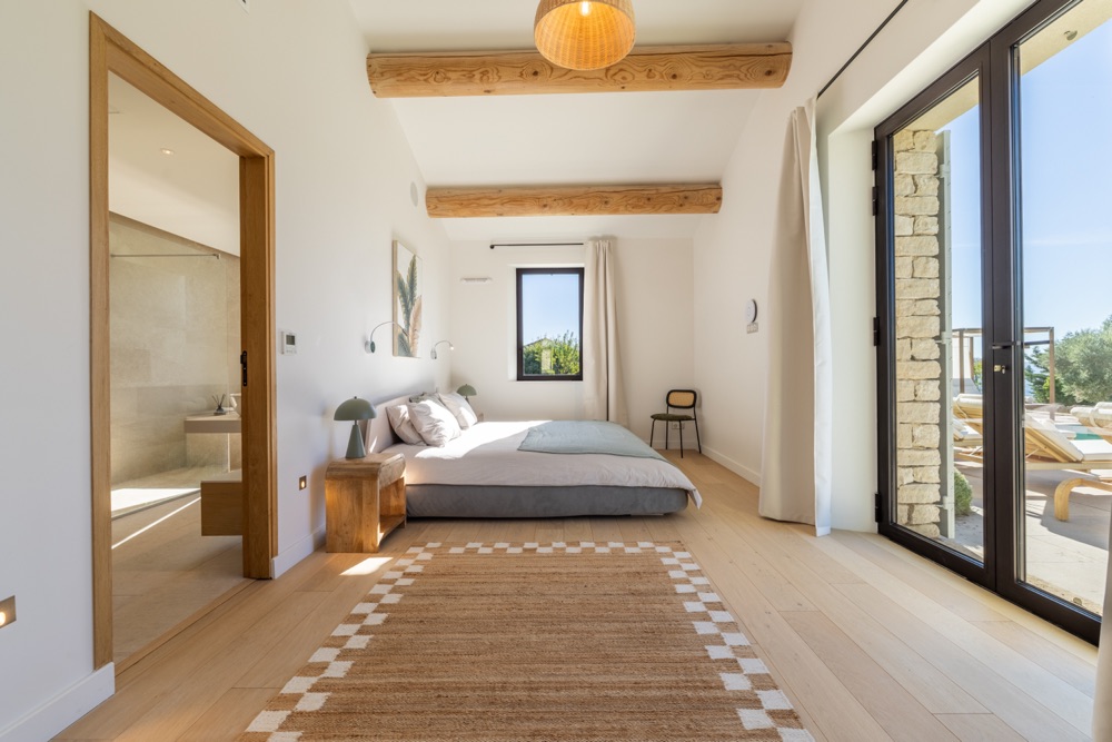 Real estate – villas and character homes – photo 15